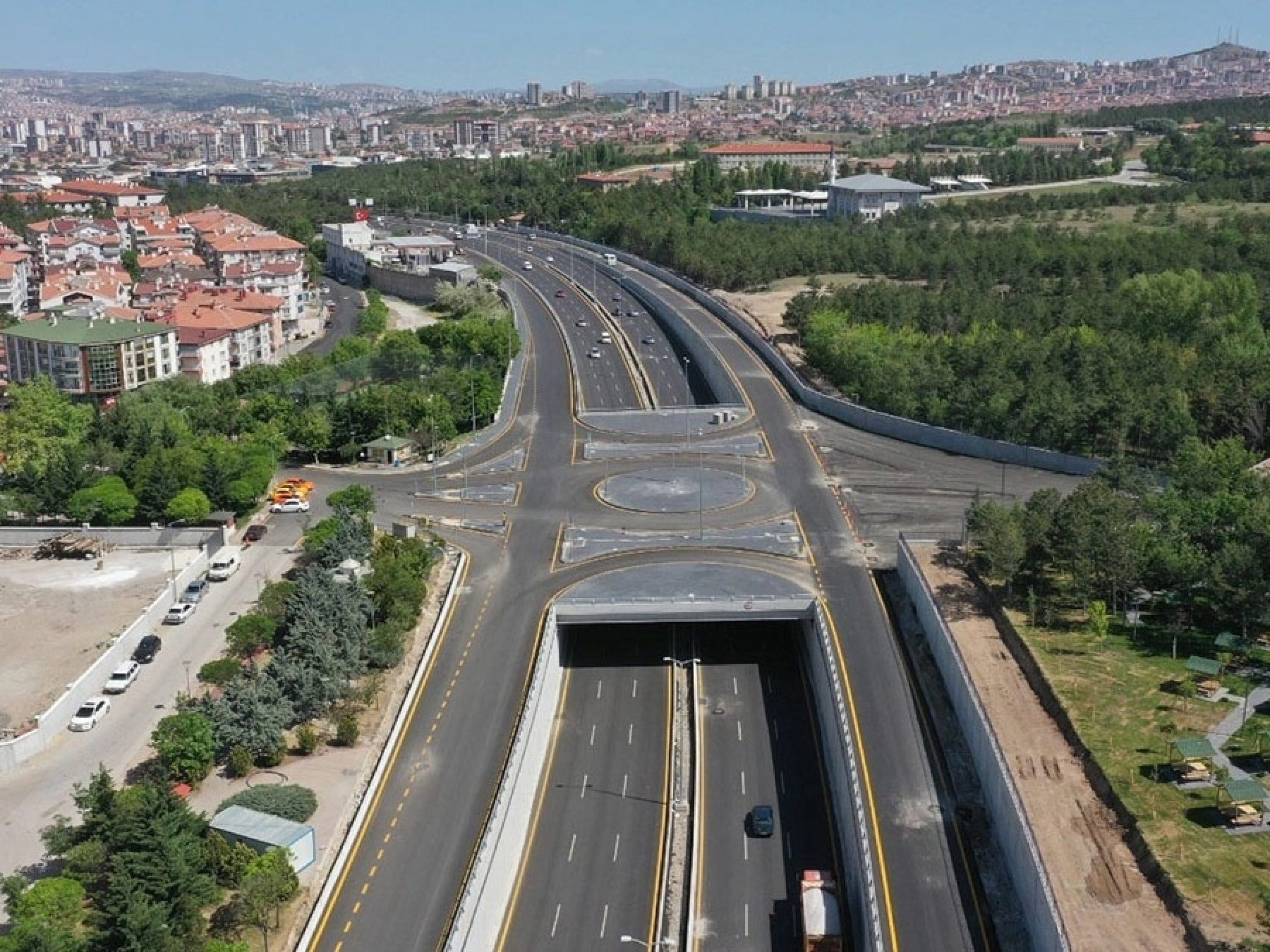 Alt Üst Geçit, Köprülü Kavşak